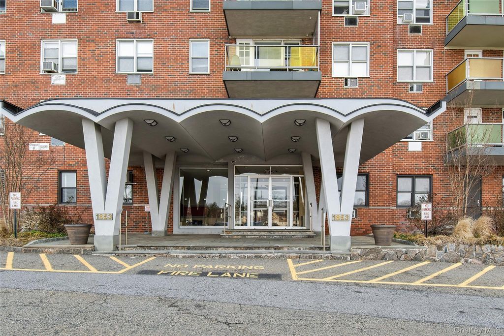 Photo of 1853 Central Park Ave AVE #16 C, Yonkers, NY 10710 (MLS # 1009000)