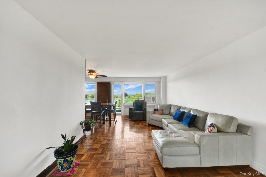Photo of 1853 Central Park Ave AVE #16 C, Yonkers, NY 10710 (MLS # 1009000)