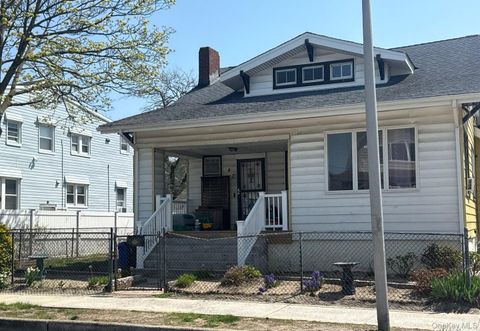 Photo of 42 E Hudson Street, Long Beach, NY 11561 (MLS # 908712)