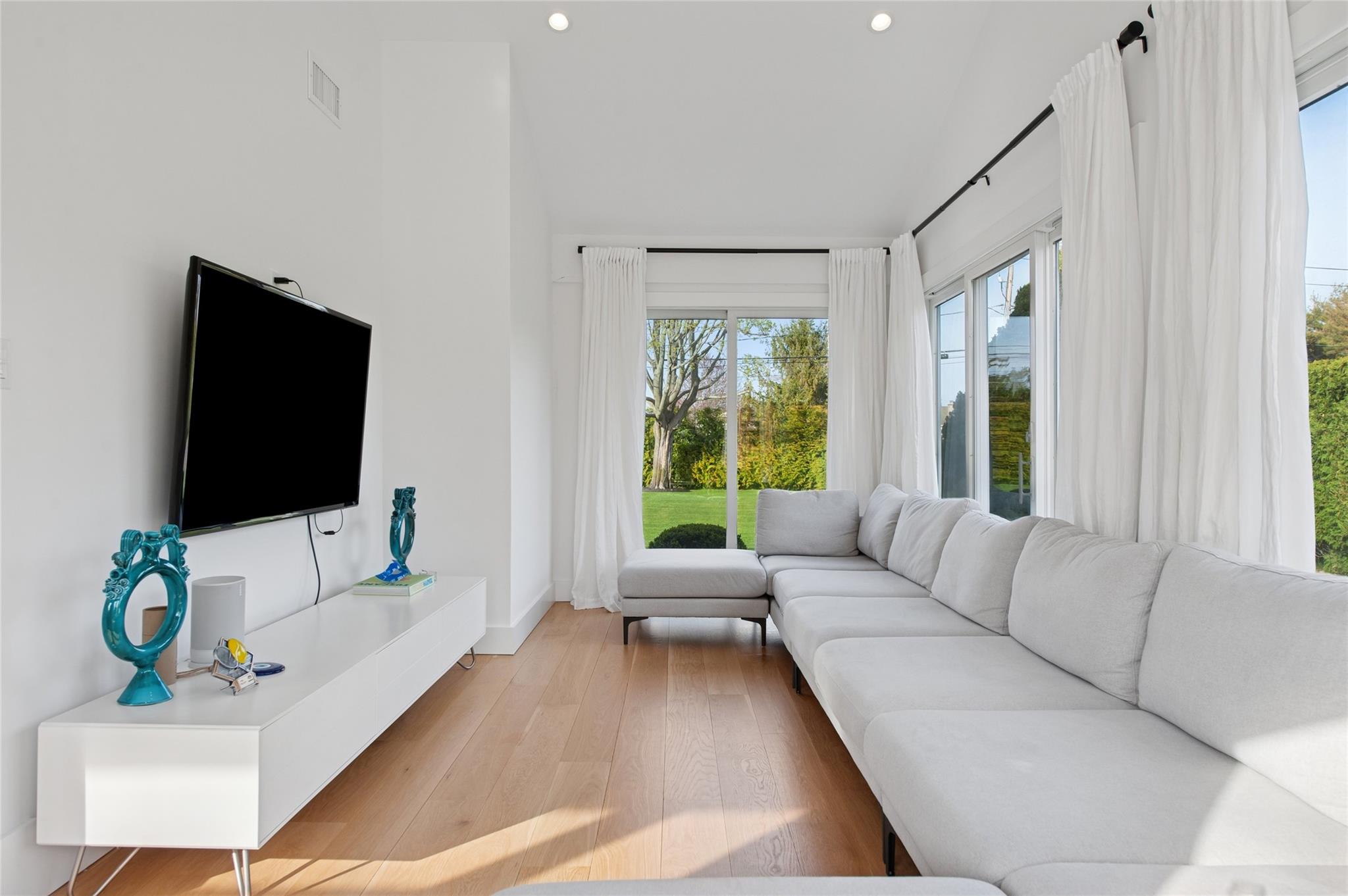 75 Saint Andrews Road, Southampton, New York image 10