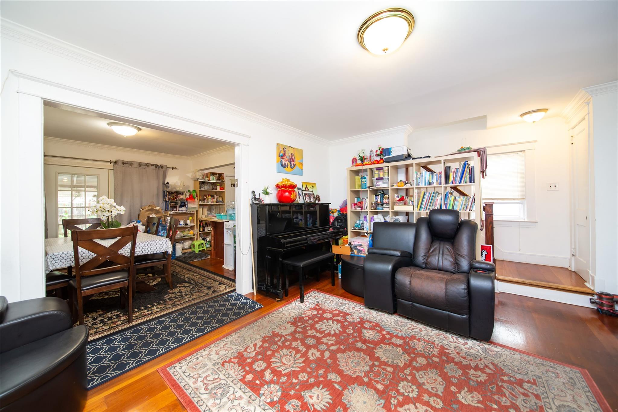 6 Walnut Place, Great Neck, New York image 2
