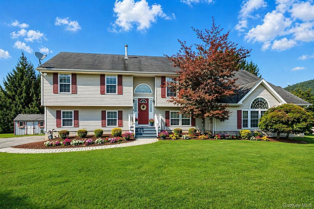 Photo of 20 Bernadette Way, Washingtonville, NY 10992 (MLS # 989431)