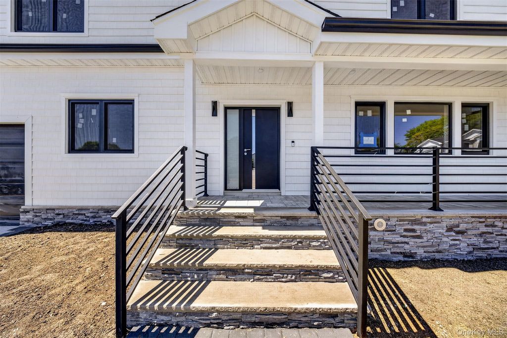 Photo of 2 Lee Place, Old Bethpage, NY 11804 (MLS # 999785)