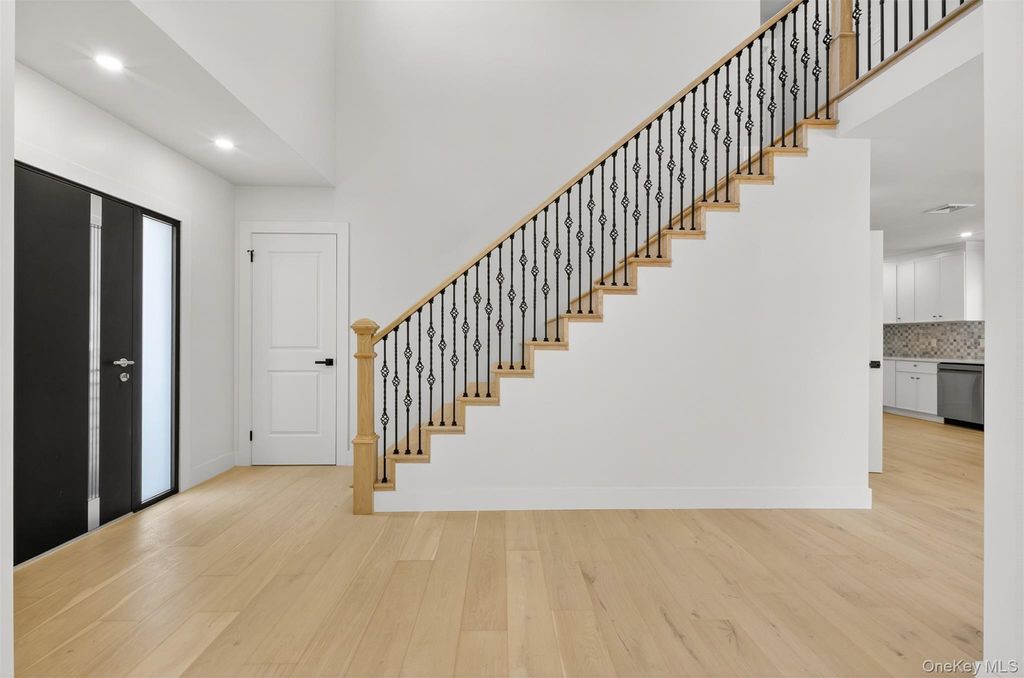 Photo of 2 Lee Place, Old Bethpage, NY 11804 (MLS # 999785)