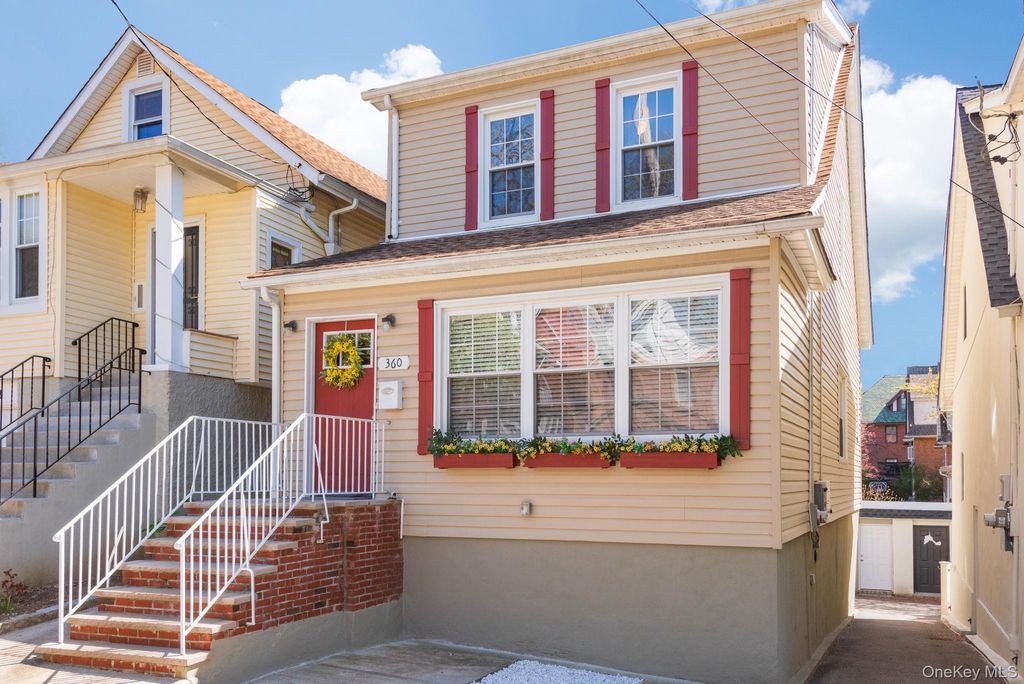 Photo of 360 W 262nd Street, Bronx, NY 10471 (MLS # 959462)