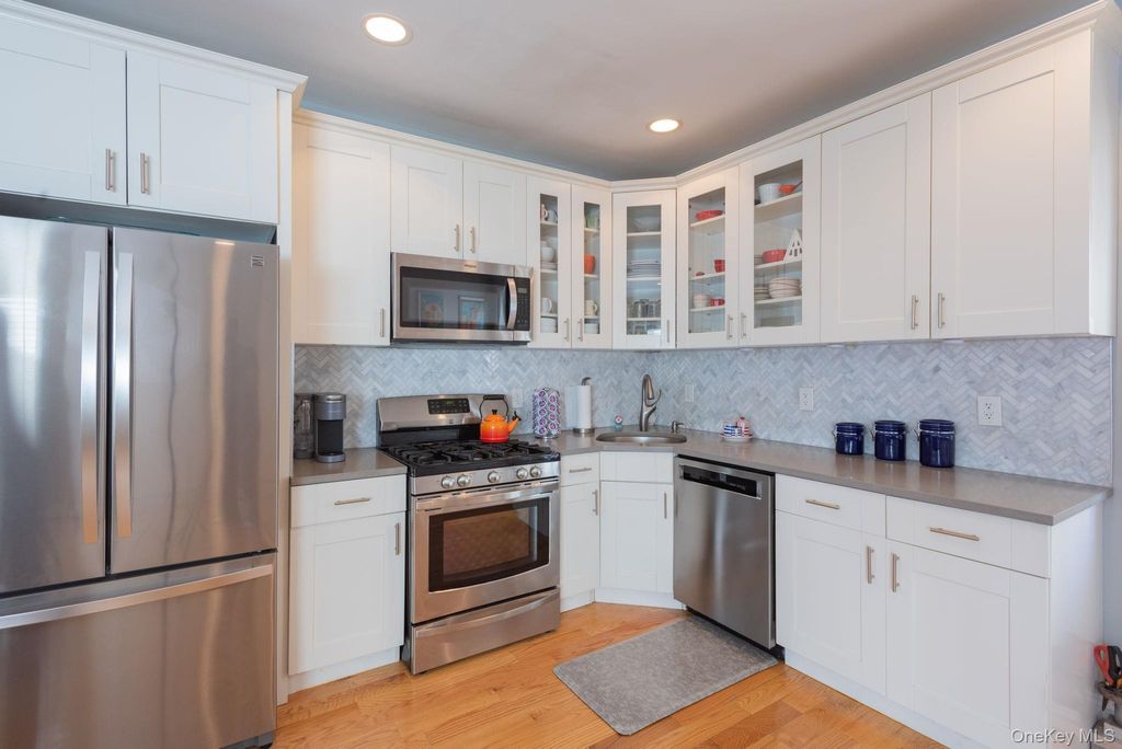 Photo of 360 W 262nd Street, Bronx, NY 10471 (MLS # 959462)