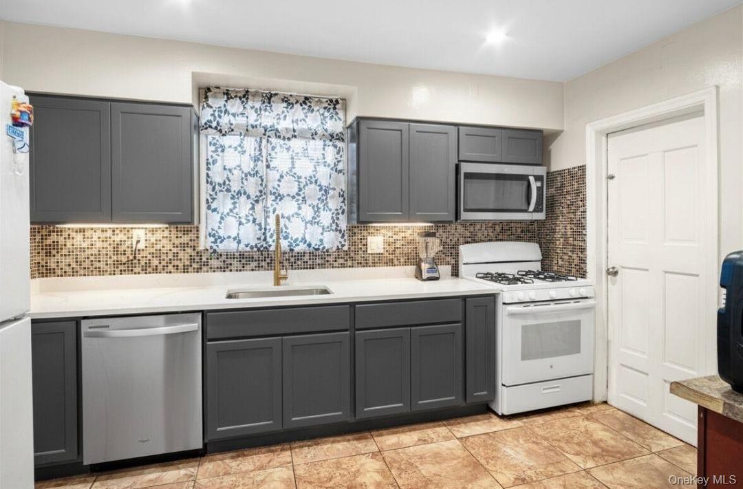 16 Hendrickson Avenue