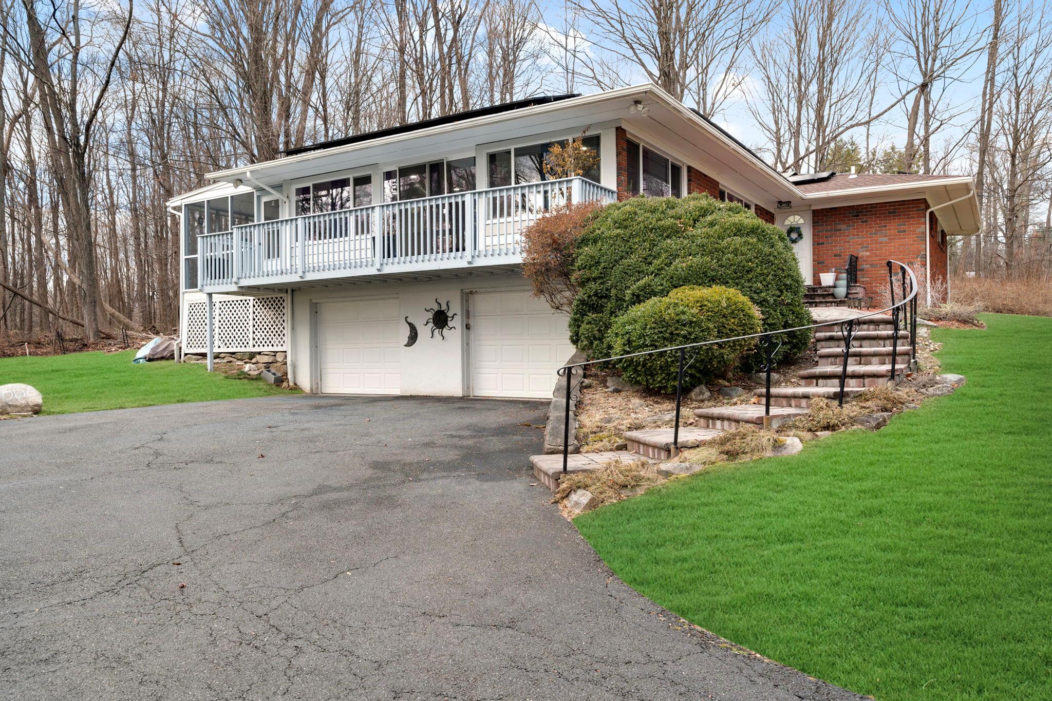 121 Mountain View Road, Cortlandt Manor, New York image 3