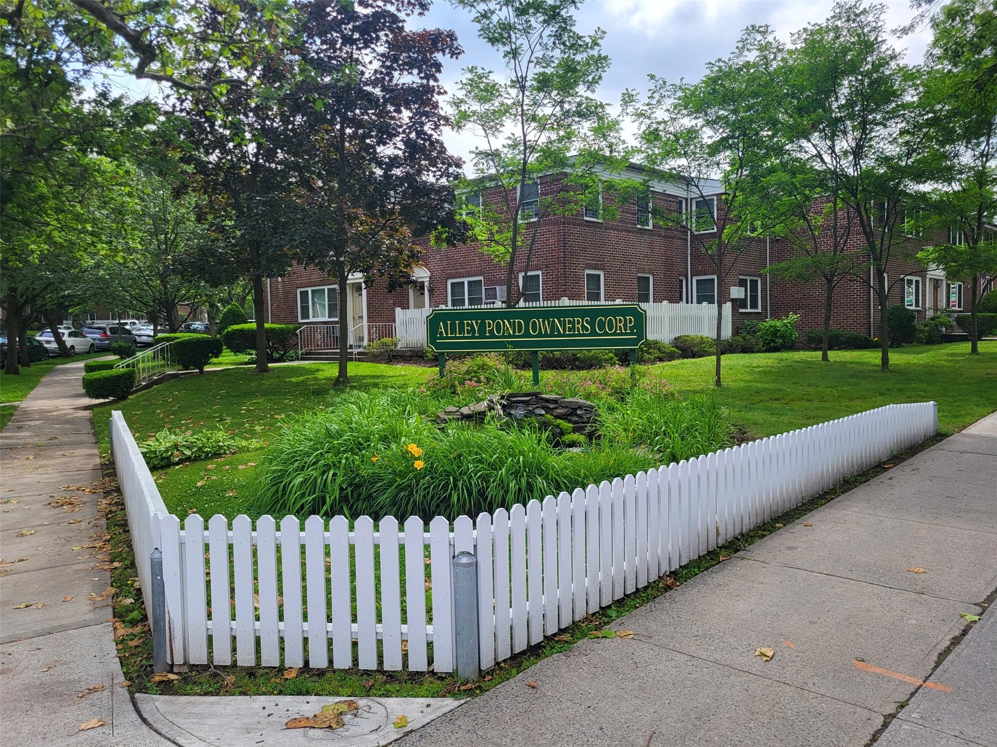 Kingsbury Avenue B, Oakland Gardens, Queens, NY - 1 Bedrooms  
1 Bathrooms  
3 Rooms - 