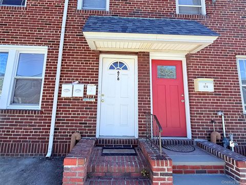 Multifamily For Rent - 678 Willis Avenue #2<br/> Nassau County, Williston Park, NY 11596