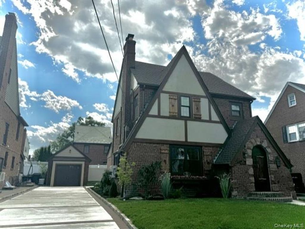 Photo of 191 Brixton Road S, Garden City, NY 11530 (MLS # 1006728)