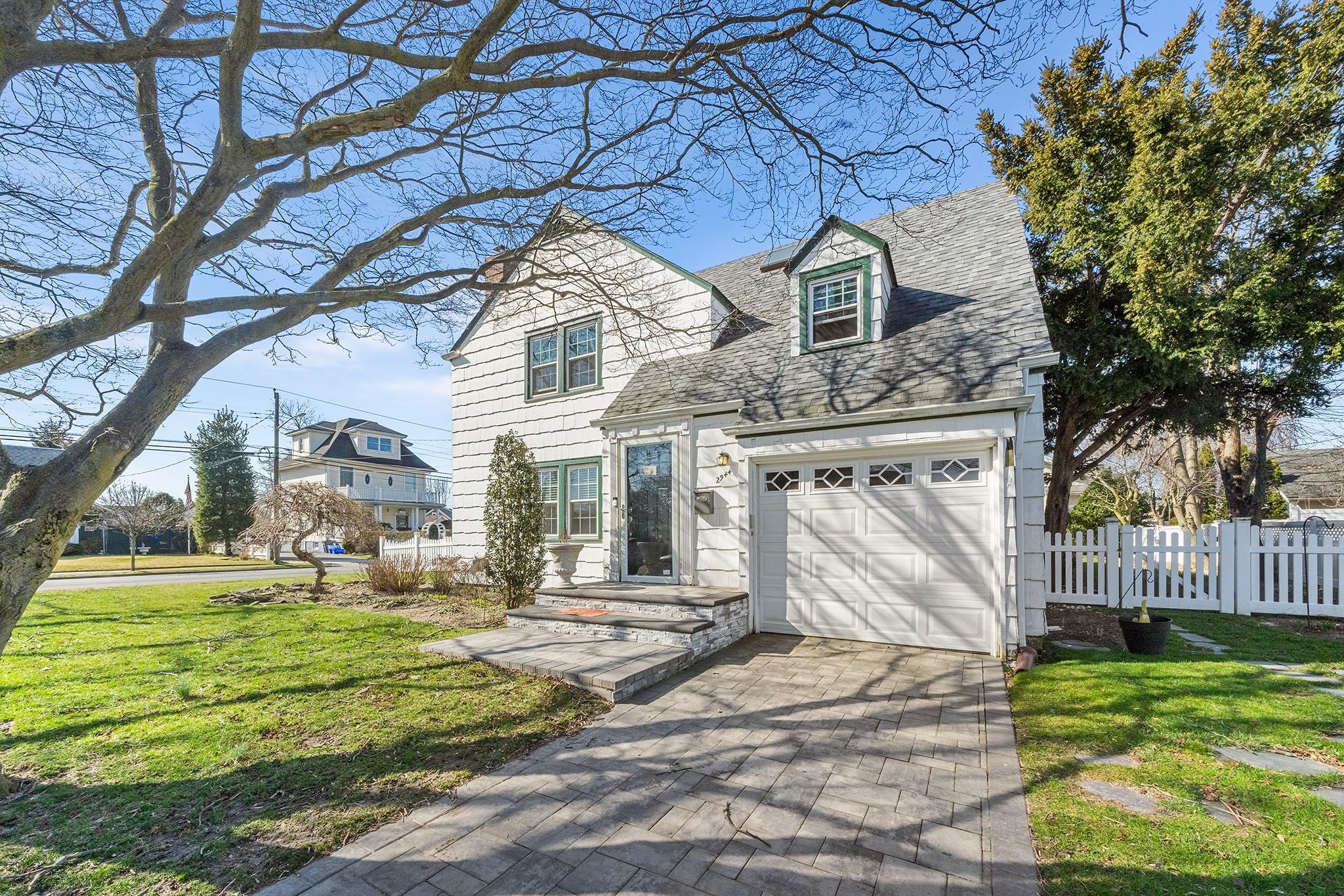 2944 Tulip Avenue, Baldwin, New York image 2