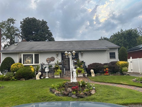 Photo of 902 EDWARDS Boulevard, Valley Stream, NY 11580 (MLS # 1066373)