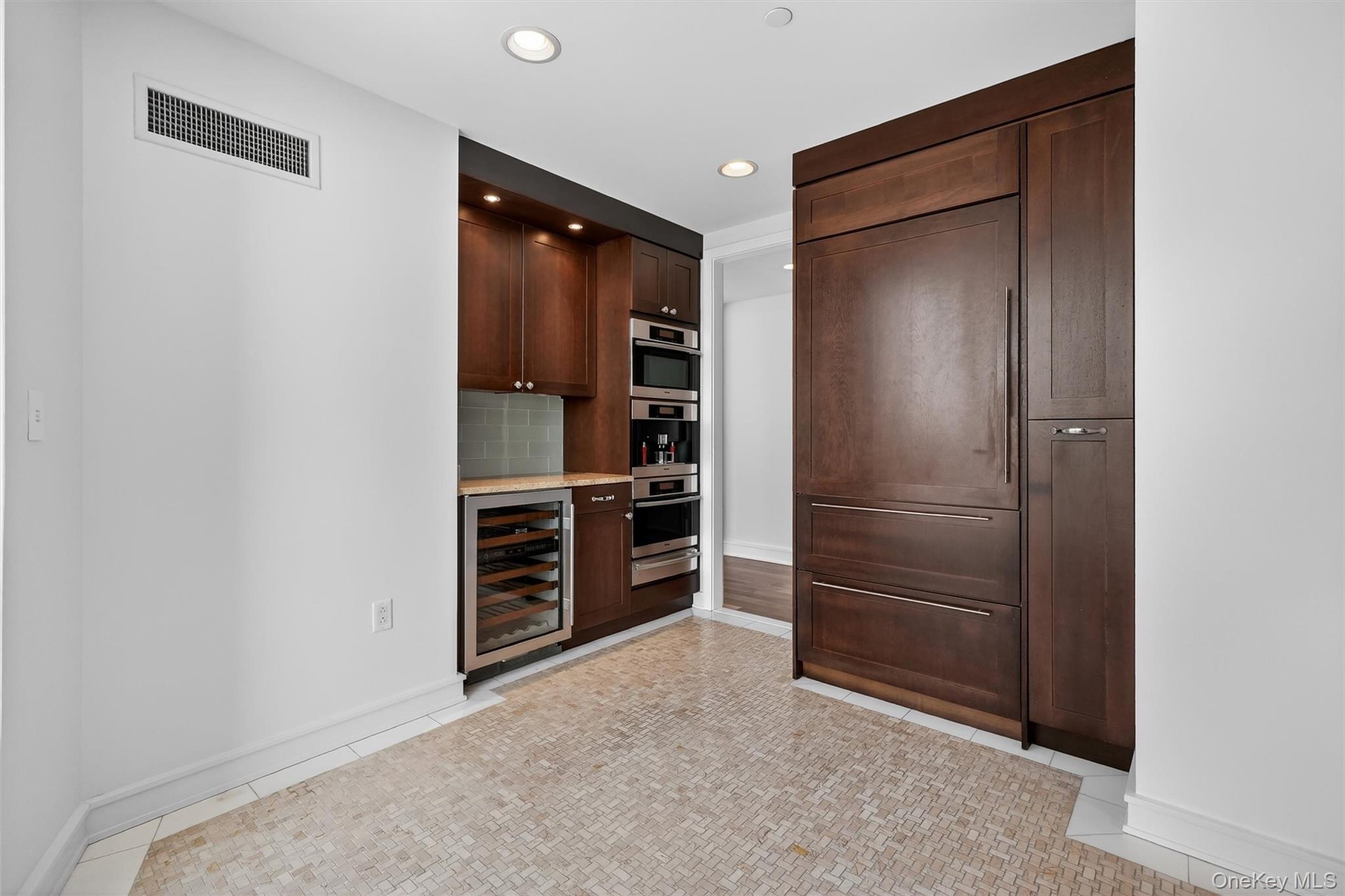 1 Renaissance Square V4E