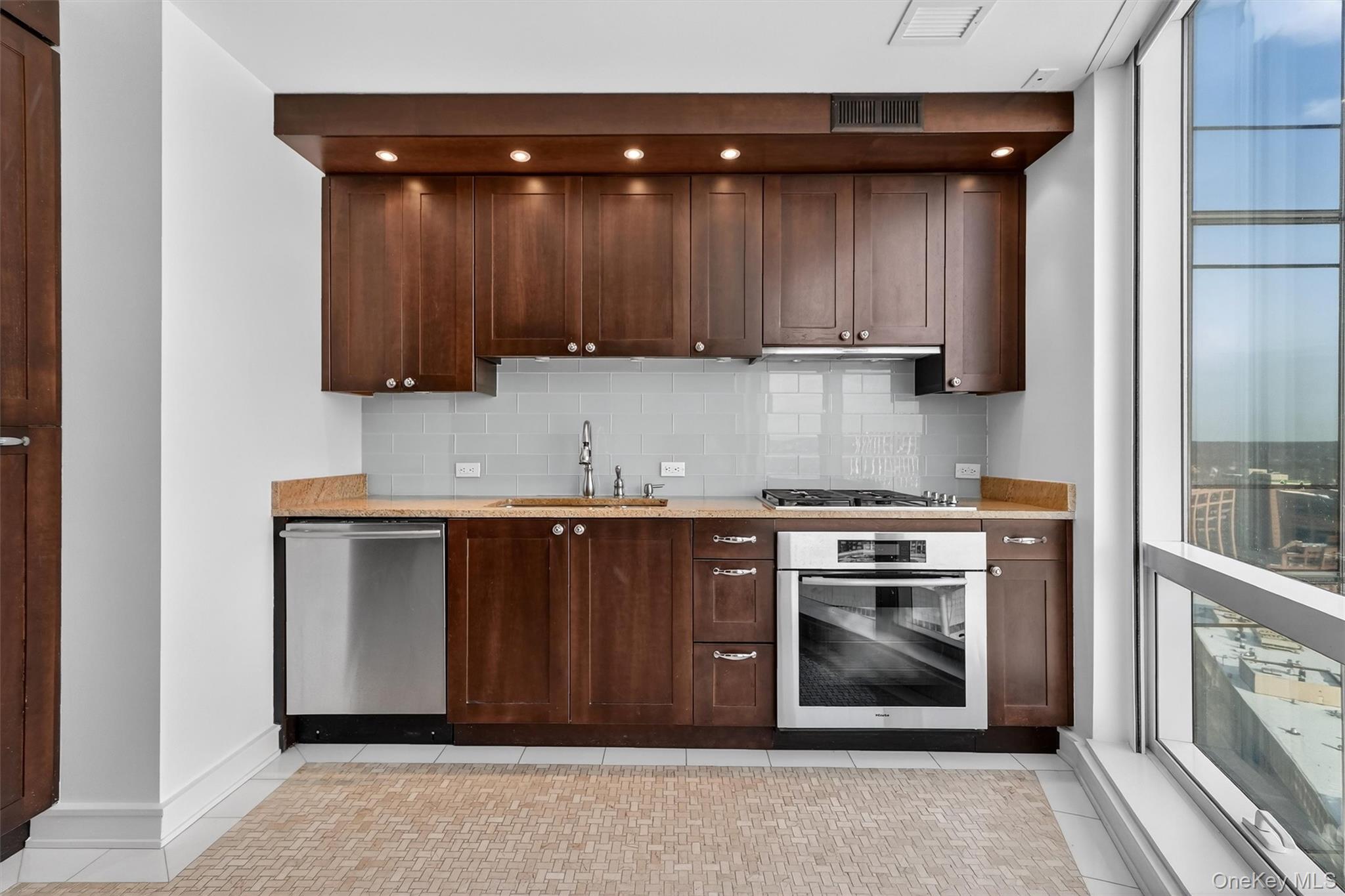 1 Renaissance Square V4E