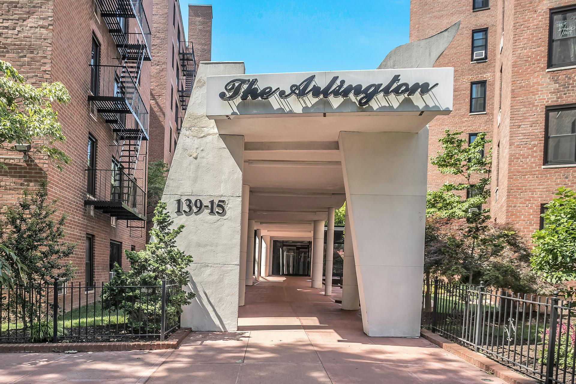 Property for Sale at 83 Avenue 433, Briarwood, Queens, NY - Bedrooms: 2 
Bathrooms: 1 
Rooms: 4  - $307,000