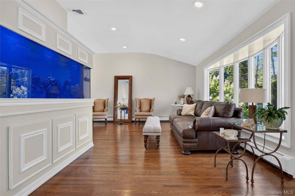 Photo of 1 Ryan Court, Syosset, NY 11791 (MLS # 1037062)