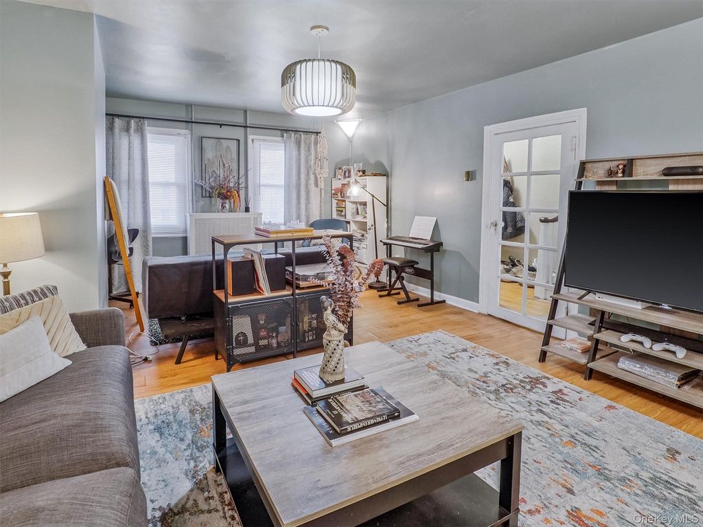 Photo of 86 Harrison Street, Staten Island, NY 10304 (MLS # 986022)