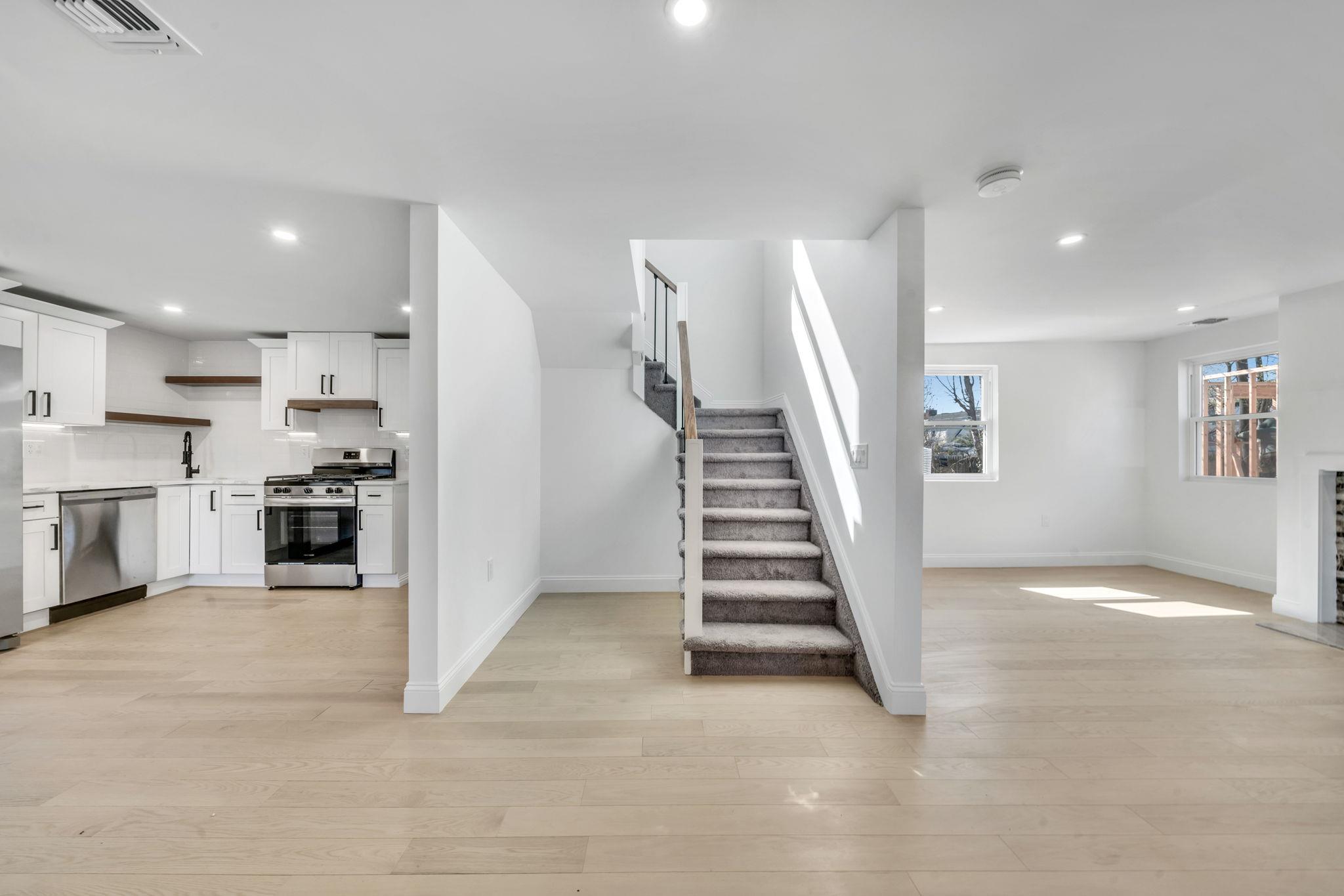 23 Elizabeth Court, Hempstead, New York image 6