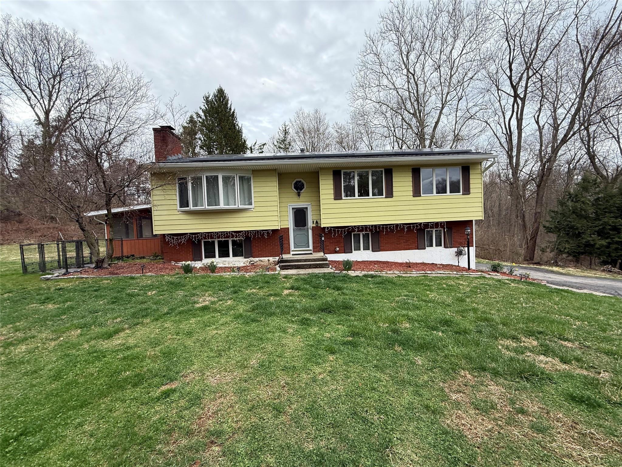 Brook Lane, Hopewell Junction, New York - 3 Bedrooms  
2 Bathrooms  
10 Rooms - 
