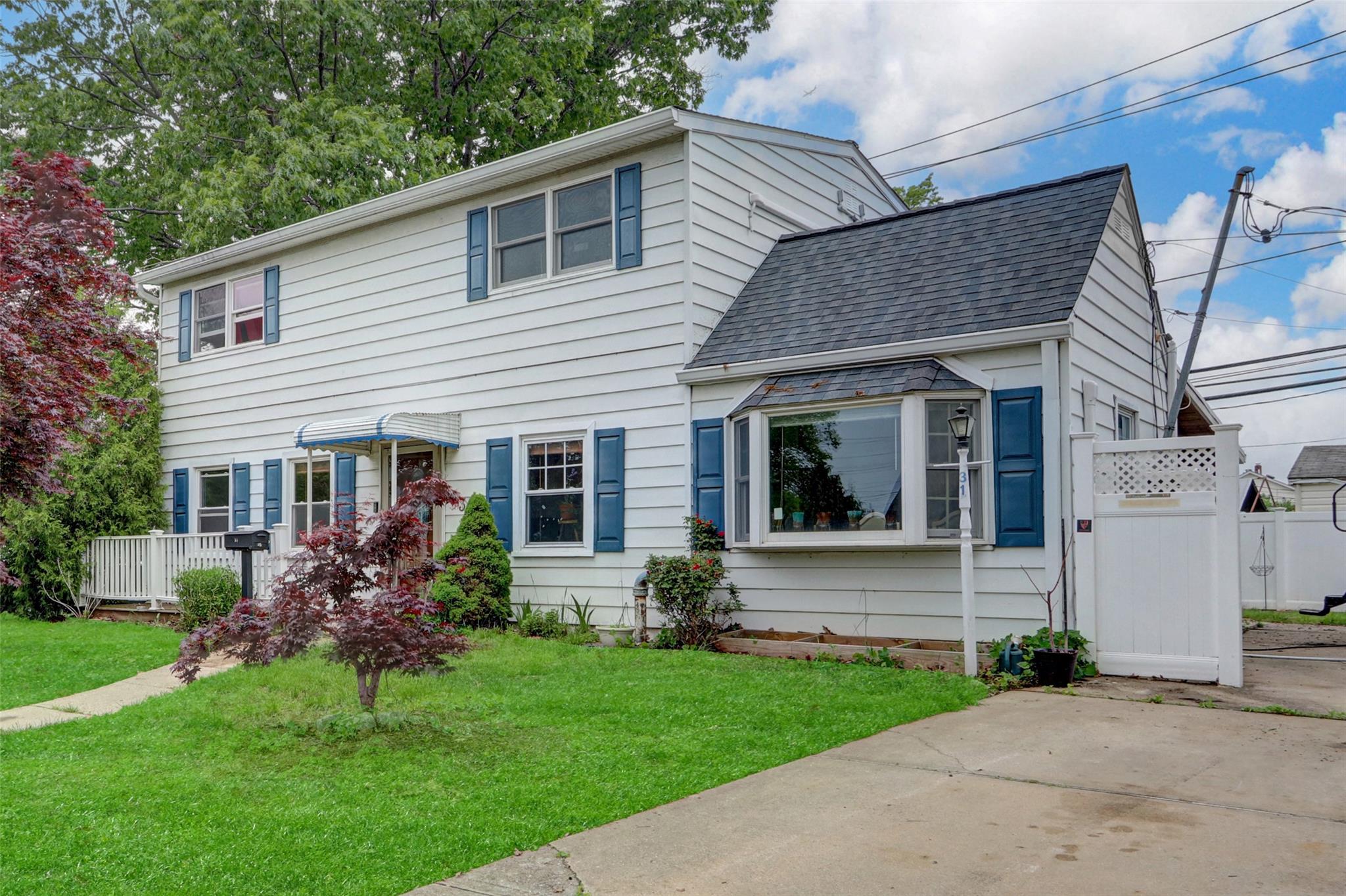 31 Clover Lane, Levittown, New York image 2