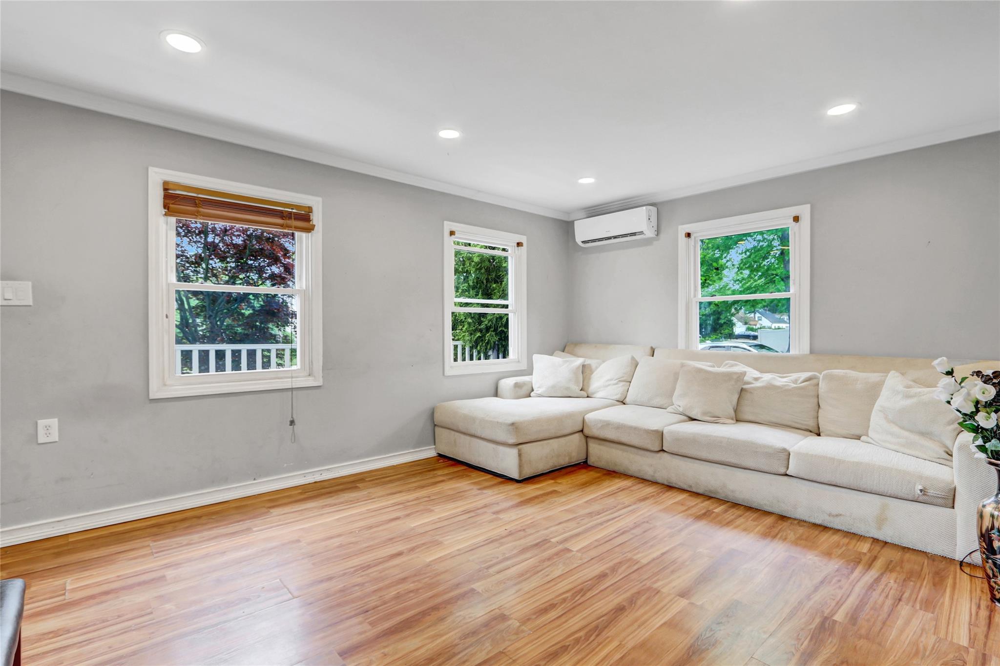 31 Clover Lane, Levittown, New York image 5