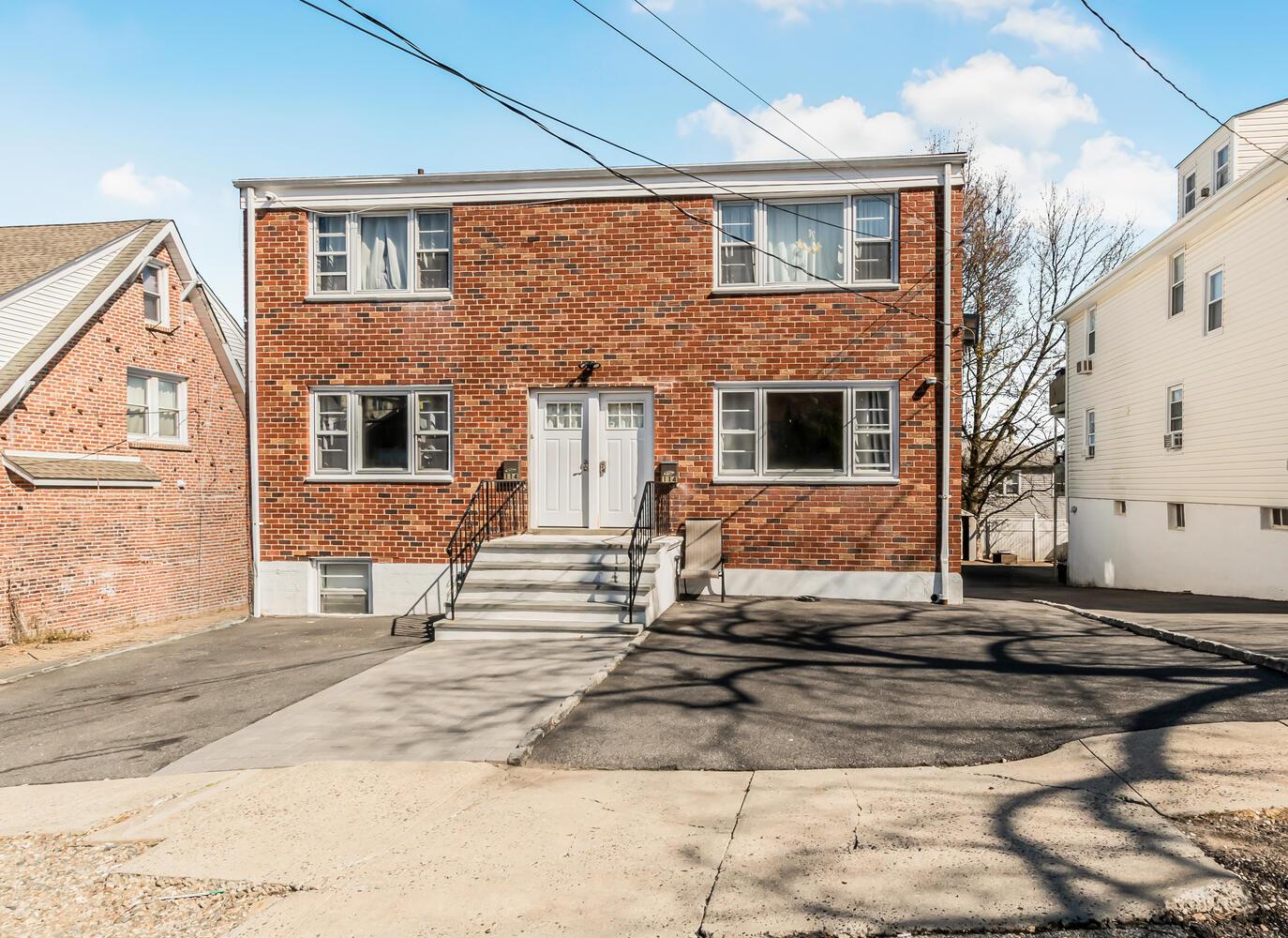 Catskill Avenue, Yonkers, New York - 7 Bedrooms  
3 Bathrooms - 