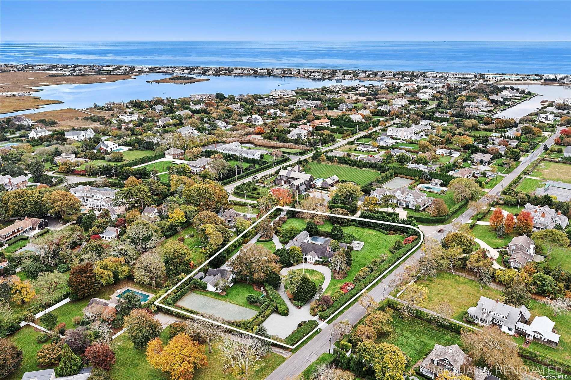 Bayfield Lane, Westhampton Beach, Hamptons, NY - 6 Bedrooms  
5 Bathrooms - 