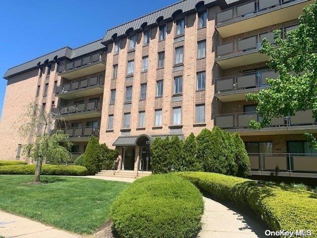 175 Maple Avenue #3E, Westbury, New York image 1