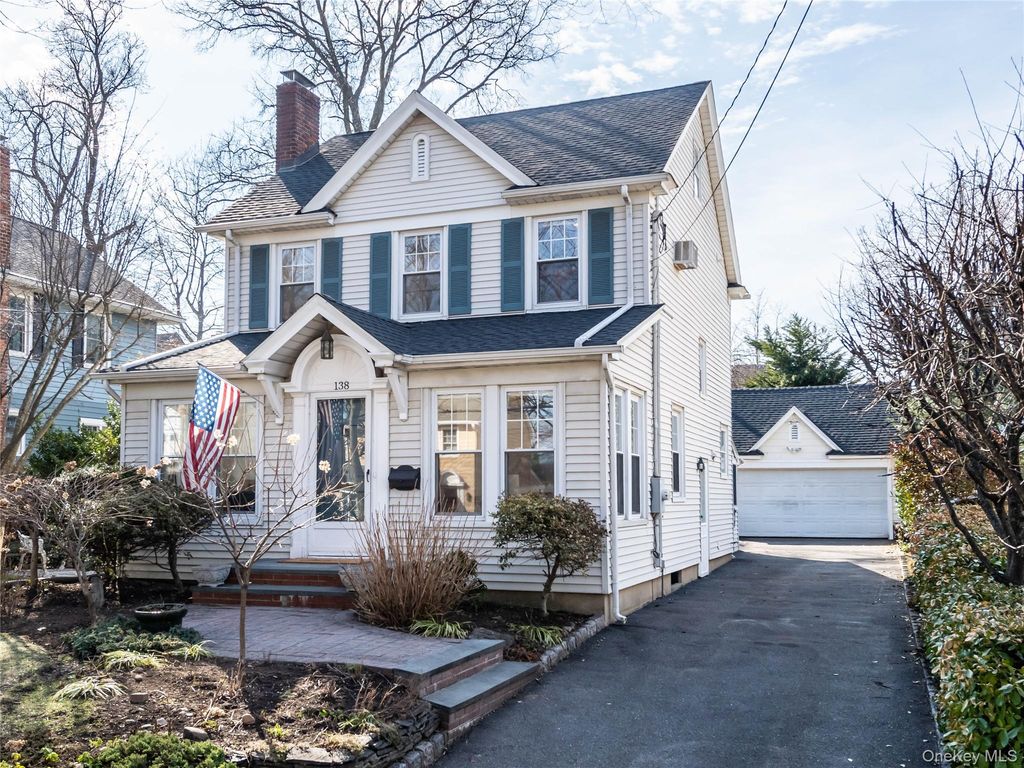 Photo of 138 Hillcrest Avenue, Manhasset, NY 11030 (MLS # 971211)