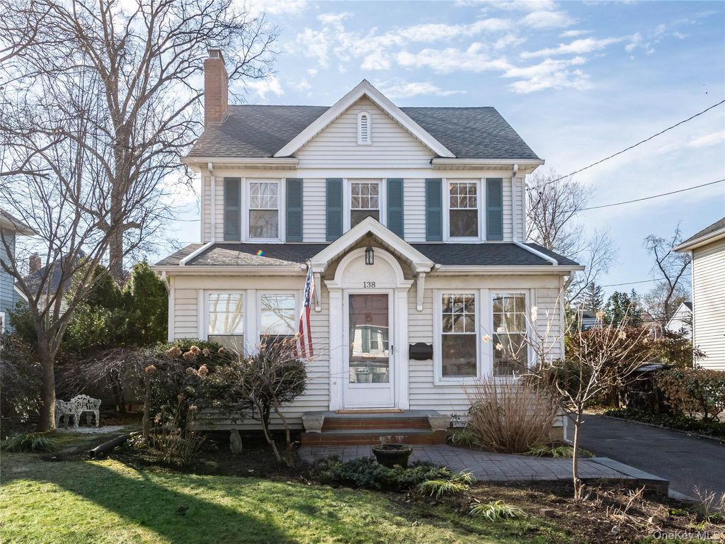 Photo of 138 Hillcrest Avenue, Manhasset, NY 11030 (MLS # 971211)