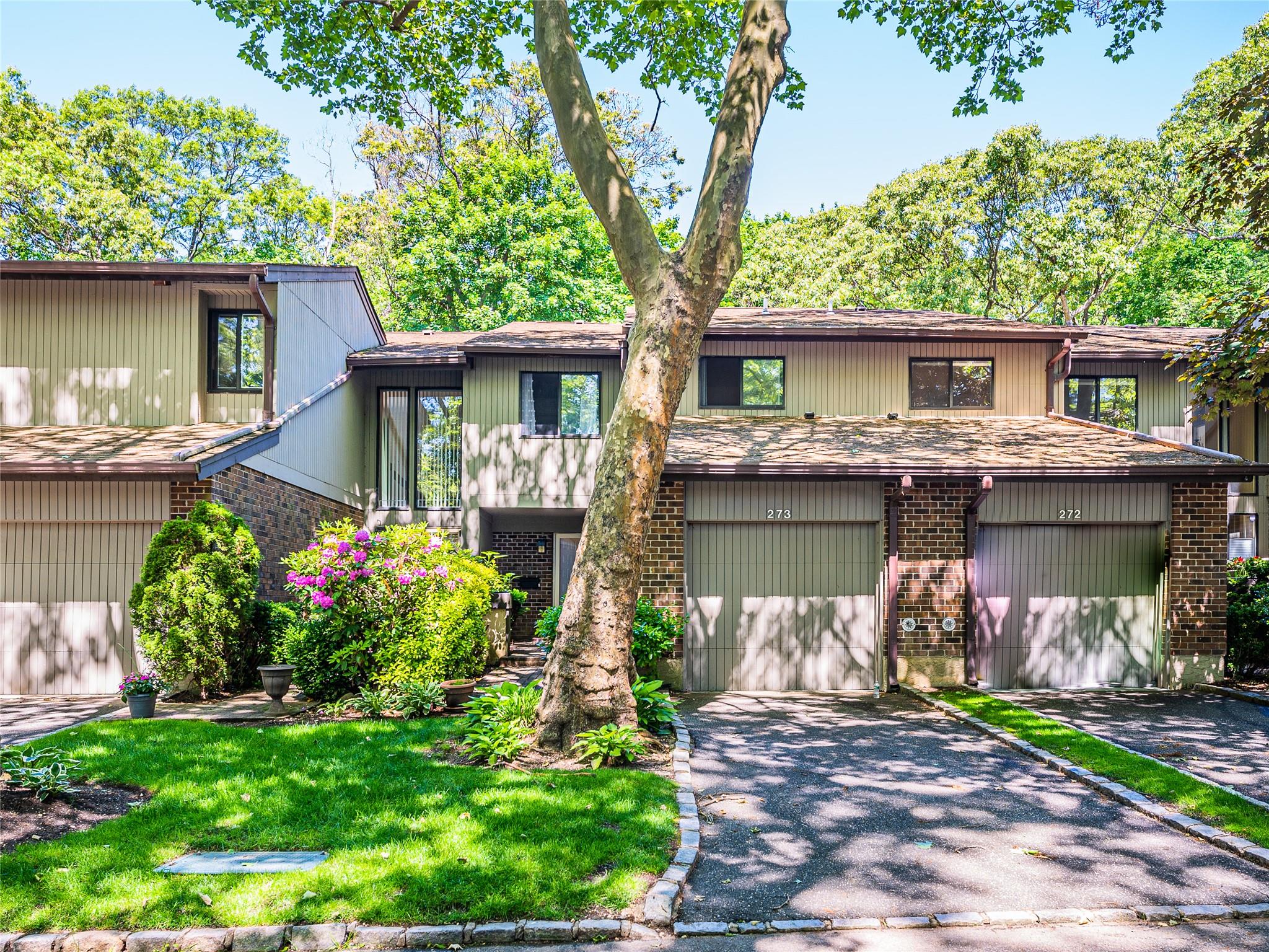273 Vista Drive, Jericho, New York image 2