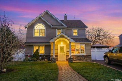 Photo of 18 Plow Lane, Levittown, NY 11756 (MLS # 920400)