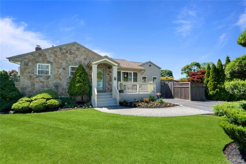Homes For Sale - 36 Lumur Drive<br/> Suffolk County, Sayville, NY 11782