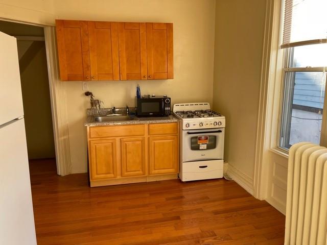 Rental Property at 46 Street 2, Astoria, Queens, NY - Bedrooms: 1 
Bathrooms: 1 
Rooms: 3  - $2,000 MO.