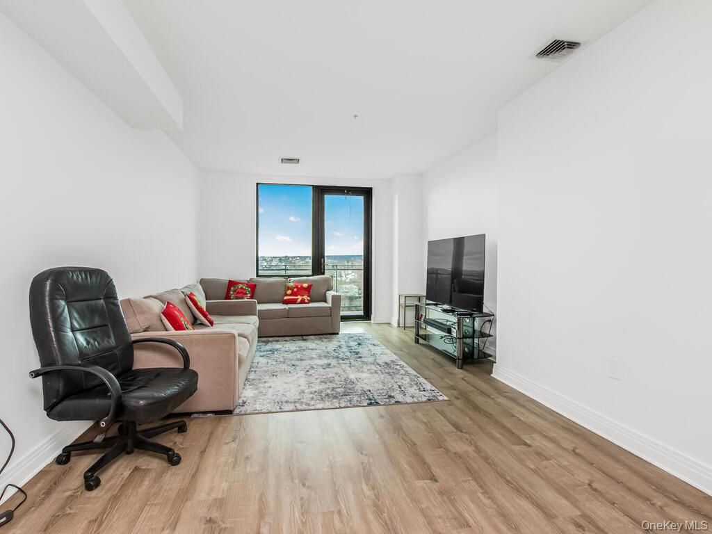 Photo of 701 Ridge Hill Boulevard #11C, Yonkers, NY 10710 (MLS # 954389)