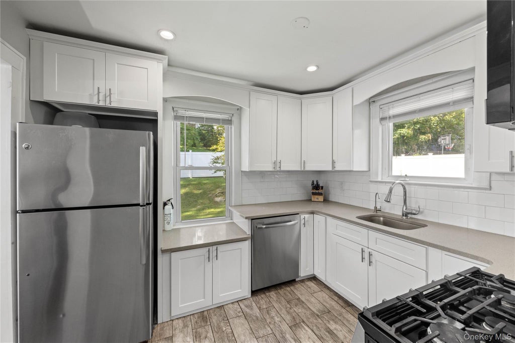 Photo of 51 Sunrise Terrace, Yonkers, NY 10703 (MLS # 1058799)