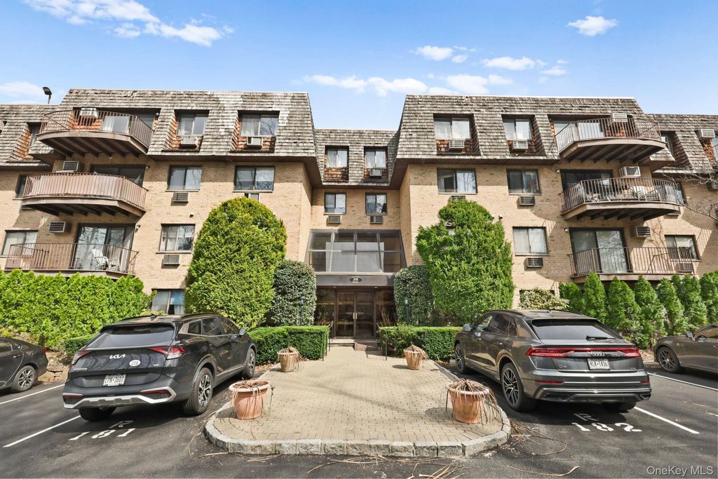 Photo of 508 Central Park Avenue #5402, Scarsdale, NY 10583 (MLS # 976220)