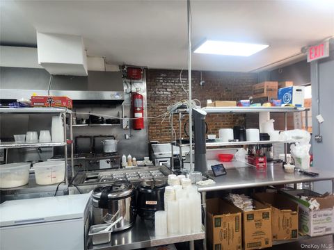 38-70 10th St Long Island City NY 11101