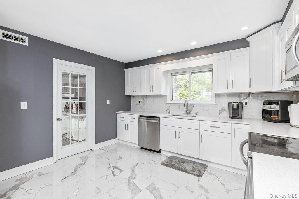 Photo of 299 Mount Vernon Avenue, Medford, NY 11763 (MLS # 1028067)