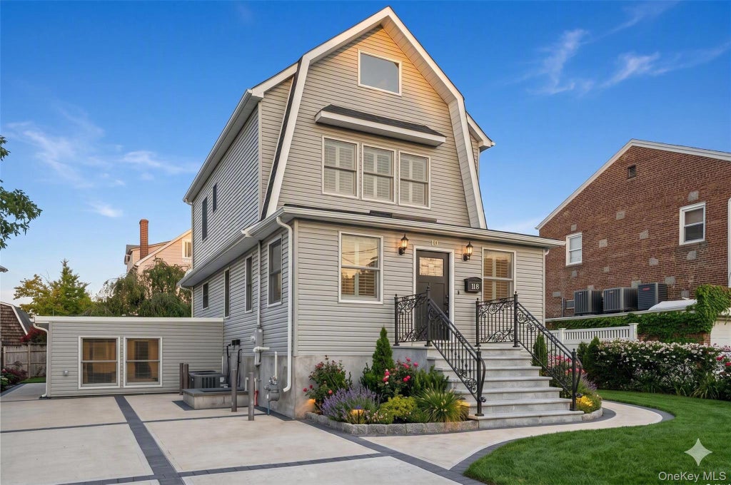 Photo of 19 6th Street, New Hyde Park, NY 11040 (MLS # 1018163)