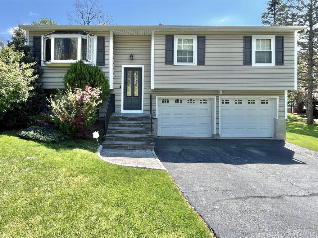 Photo of 554 High Street, Monroe, NY 10950 (MLS # 995601)