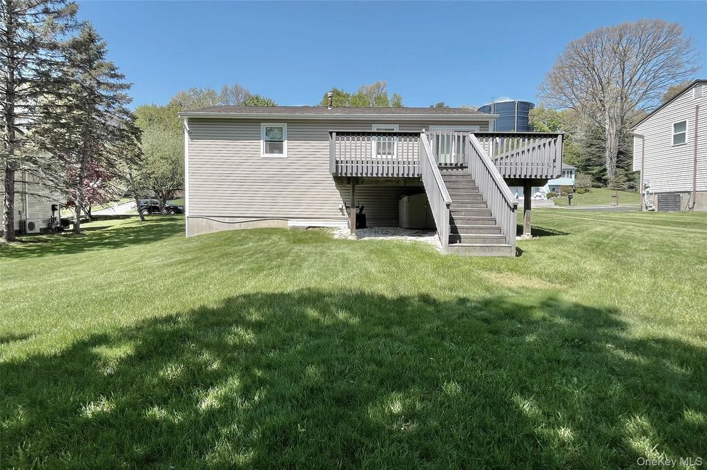 Photo of 554 High Street, Monroe, NY 10950 (MLS # 995601)