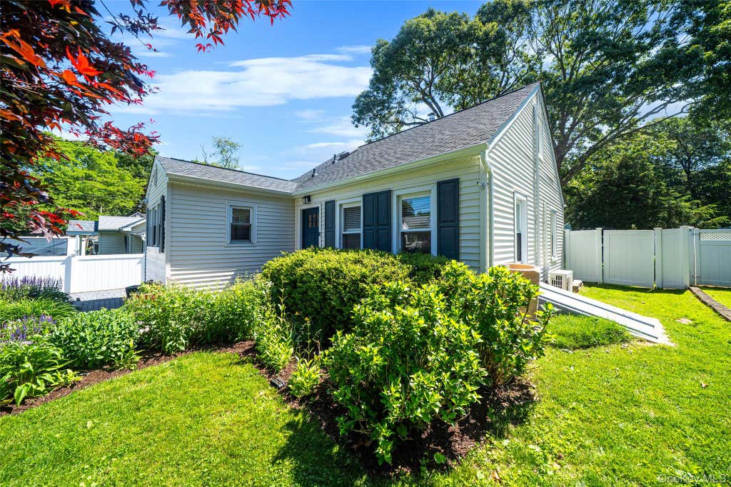 Photo of 7 Spruce Drive, East Northport, NY 11731 (MLS # 1008270)