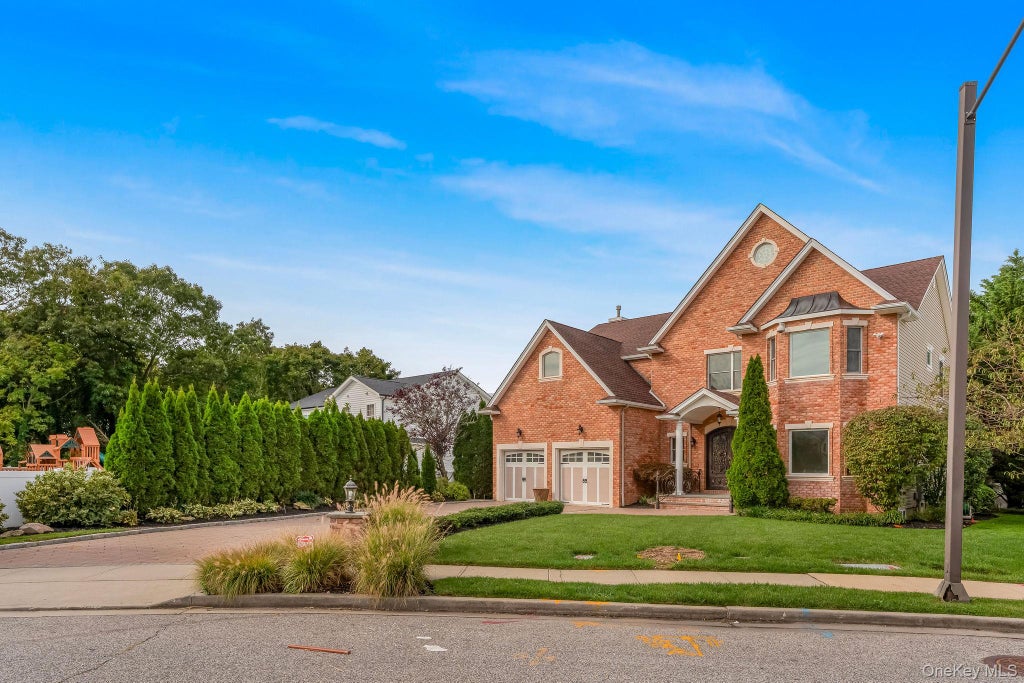 Photo of 4 Corin Court, Syosset, NY 11791 (MLS # 1058662)