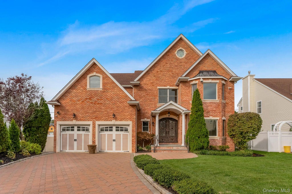 Photo of 4 Corin Court, Syosset, NY 11791 (MLS # 1058662)