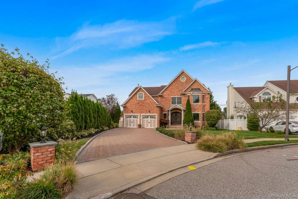 4 CORIN CT, SYOSSET, NY 11791 - Image 3885f8ecb2b20ce663ec22d4577a717a/3810279742