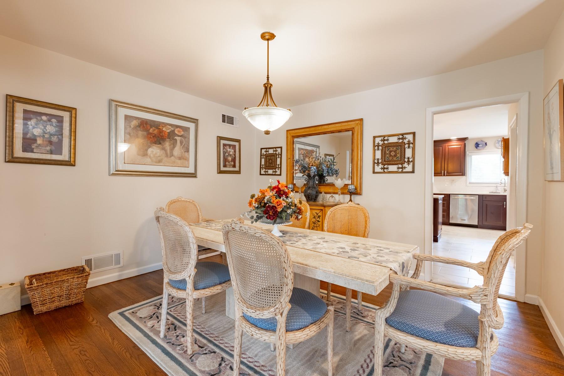 70 West Lane, Bay Shore, New York image 12