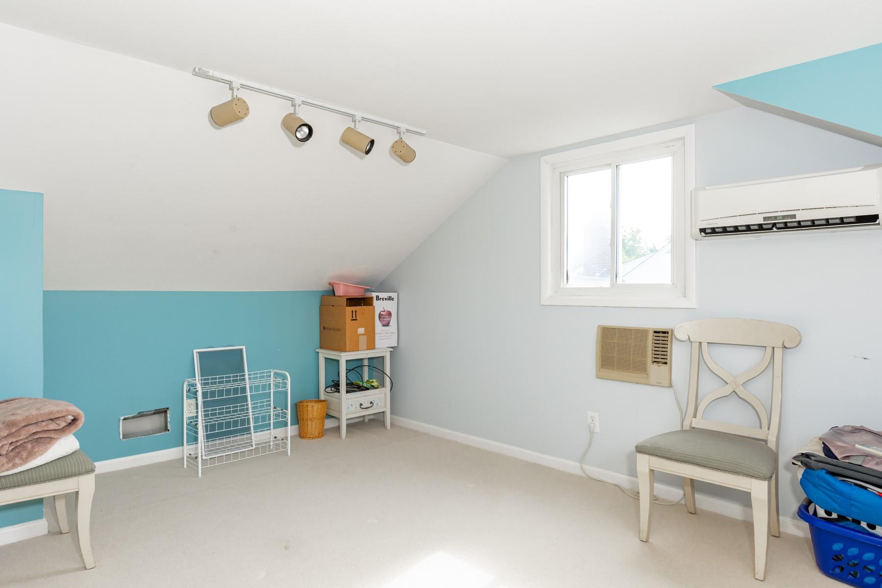 70 West Lane, Bay Shore, New York image 30