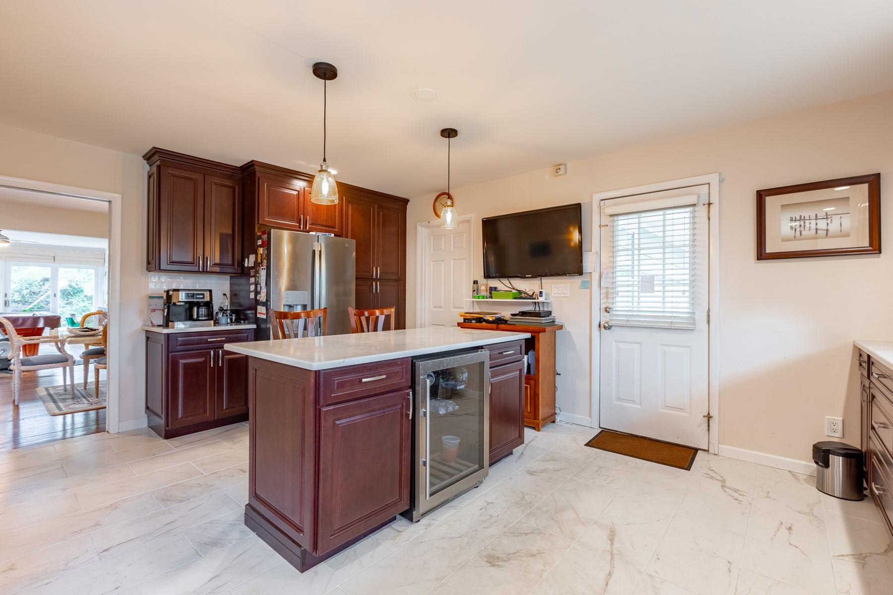 70 West Lane, Bay Shore, New York image 9